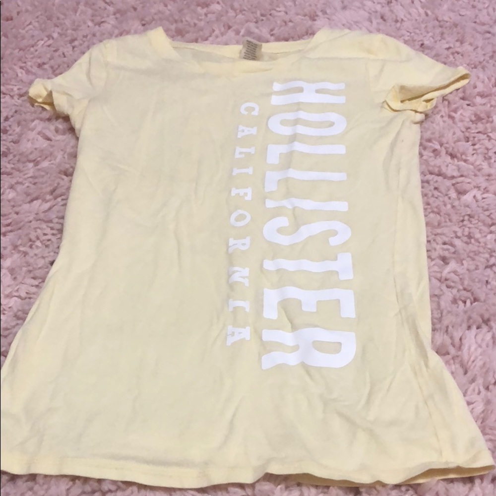 🔥🔥 Hollister Yellow T-Shirt 🔥🔥